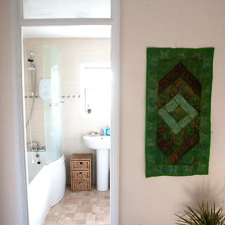 2 Bedroom Boho With Garden Apartamento