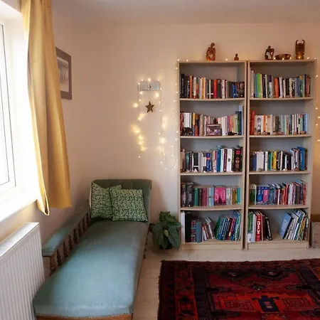 Apartamento 2 Bedroom Boho With Garden